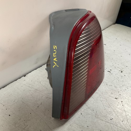 Fanale posteriore destro pdx post dx per TOYOTA YARIS anno: 1999- 2005 usato - Foto 2 di 6