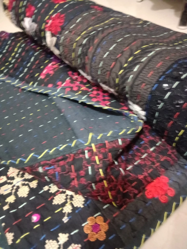 Colcha bordada negra manta edredón Kantha vintage tamaño king indio Foto 2 de 4