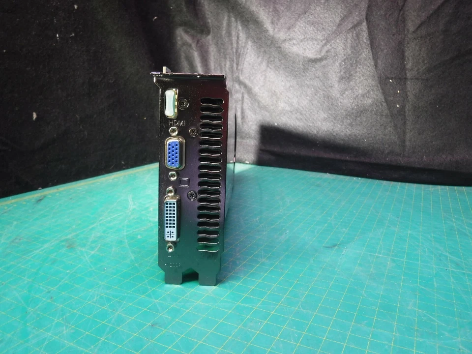 GIGABYTE GV-N26UD-896M REV2.0 GeForce GTX 260 896MB 448-bit GDDR3 PCI Express  - Image 3 of 4