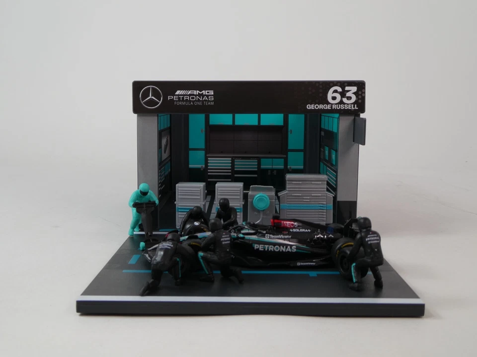 Burago PIT PASS Mercedes AMG F1 W15 #63 George Russell 2024 1/43 18-38452#63 - Immagine 2 di 3