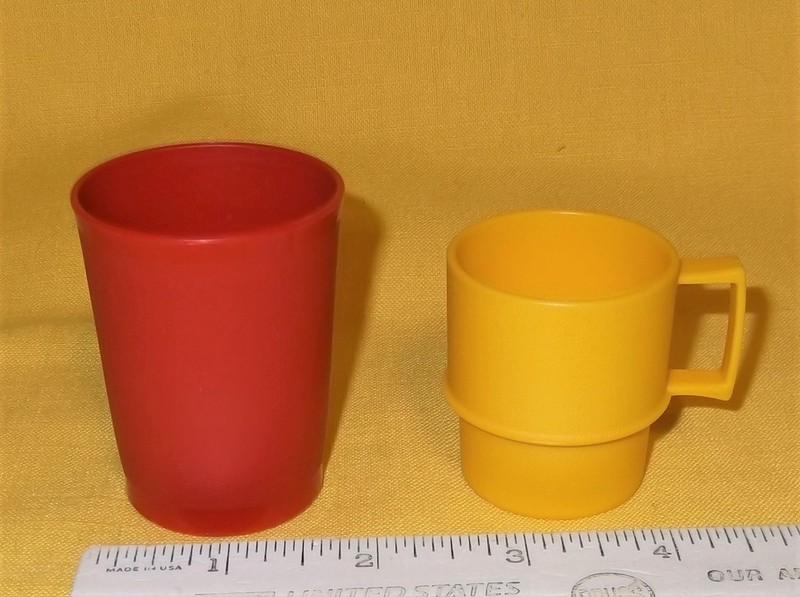 VINTAGE MINIATURE TOY TUPPERWARE GLASS & CUP