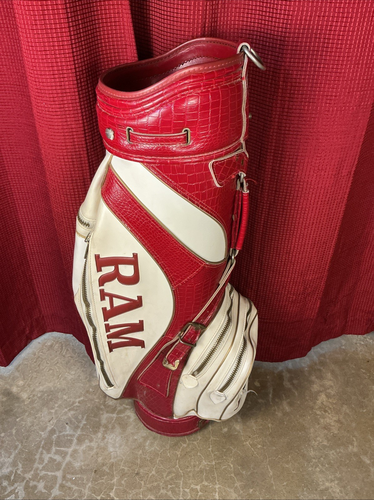 Bag Red And White With The Red In Crocodile Style Covering