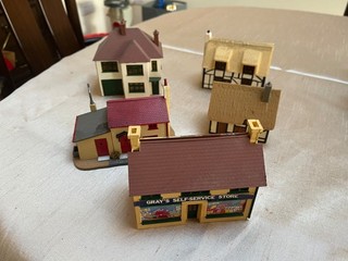 Hornby 00 gauge lineside buildings x 5