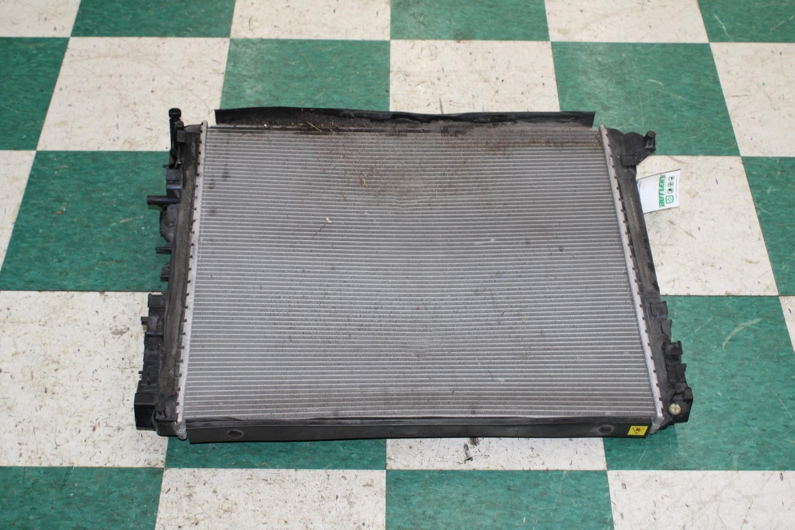 ⚠️DMG⚠️ 14-19 Ghibli 3.0L AWD Motor Engine Cooler Radiator Assy Factory OEM OE