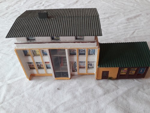 Faller 211 H0 Hotel mit Postamt und Buswartehaus, Mischbauweise, beleuchtet - Bild 3 von 5