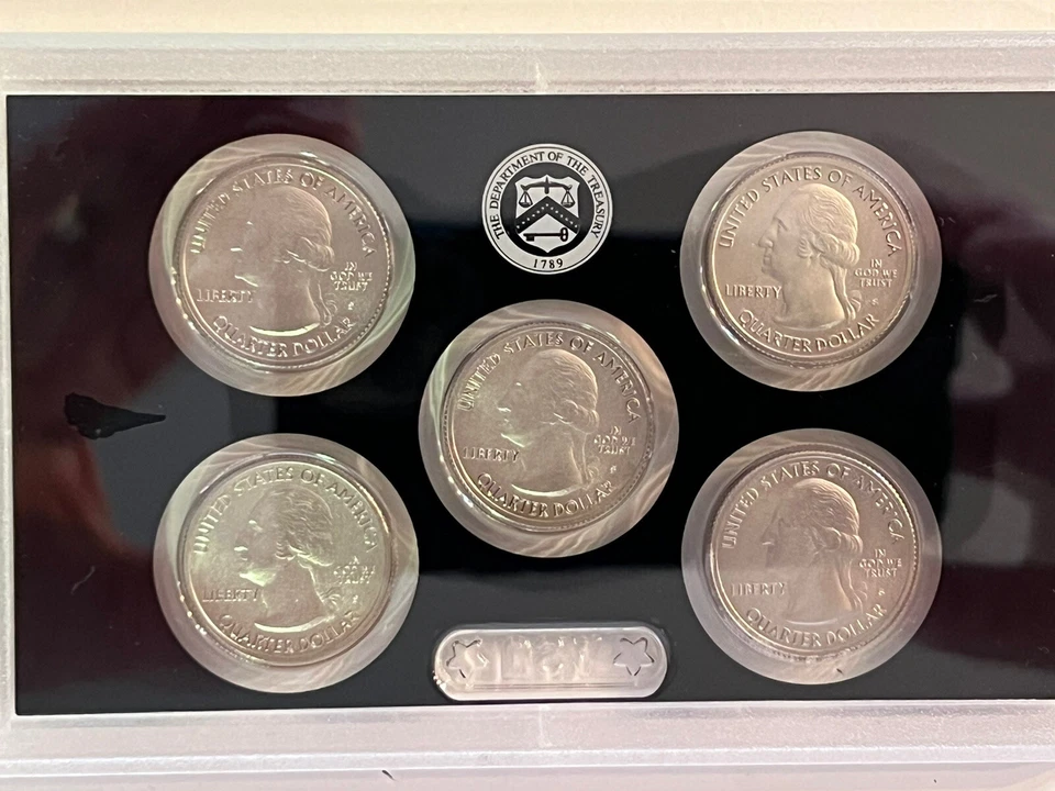 2017 225th ANNIVERSARY ENHANCED UNCIRCULATED COIN SET. ONLY 225,000 SETS MINTED. - Image 4 of 4
