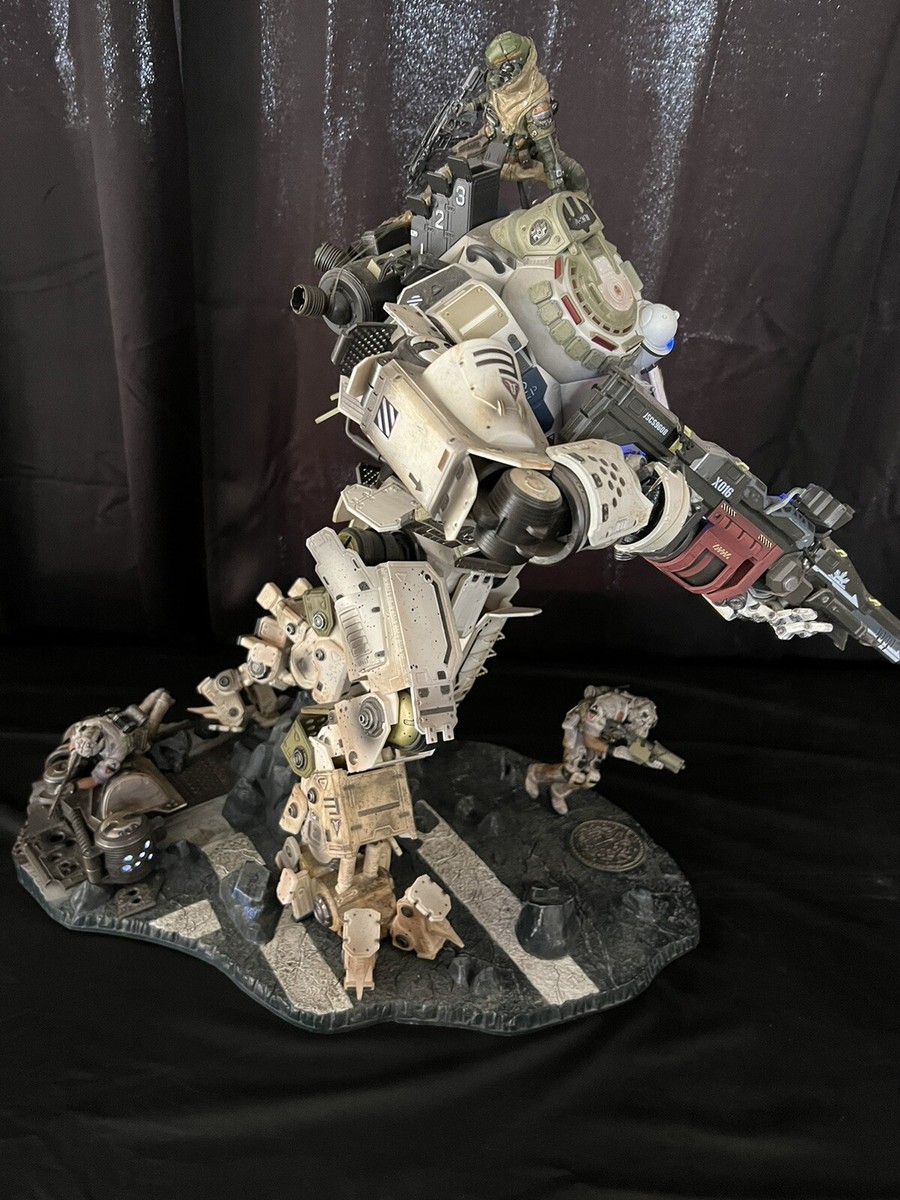 Titanfall Collector's Edition Statue - Limited Edition w Titanfall Collector's Edition Statue - Limited Edition w