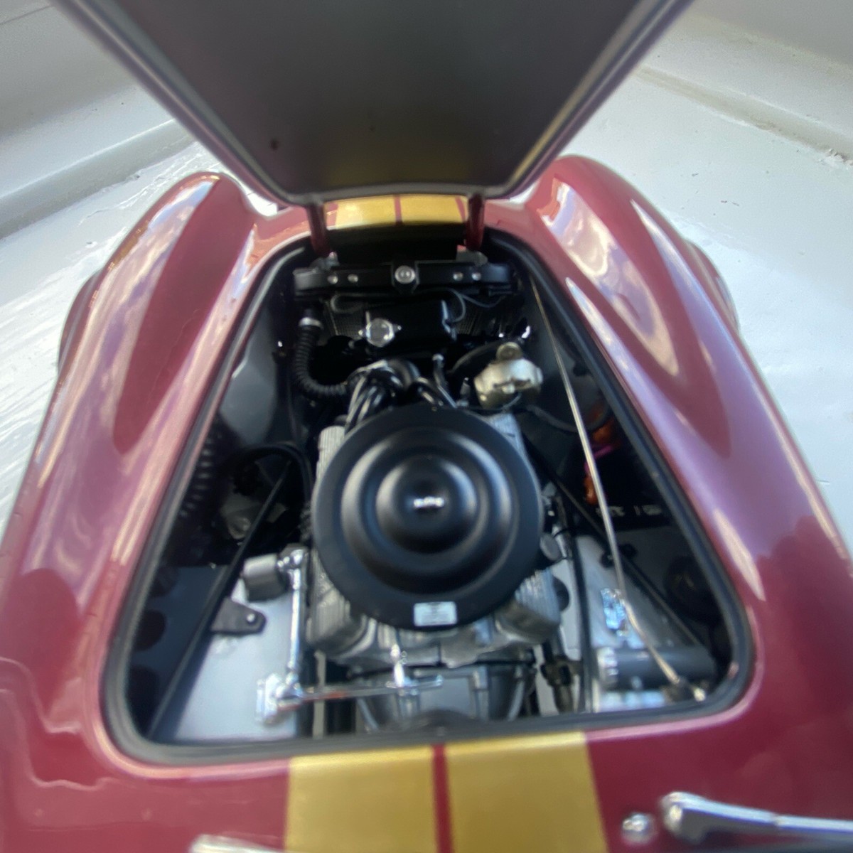 1:18 Exoto 1963 Shelby AC Cobra 289 Roadster In Burgundy