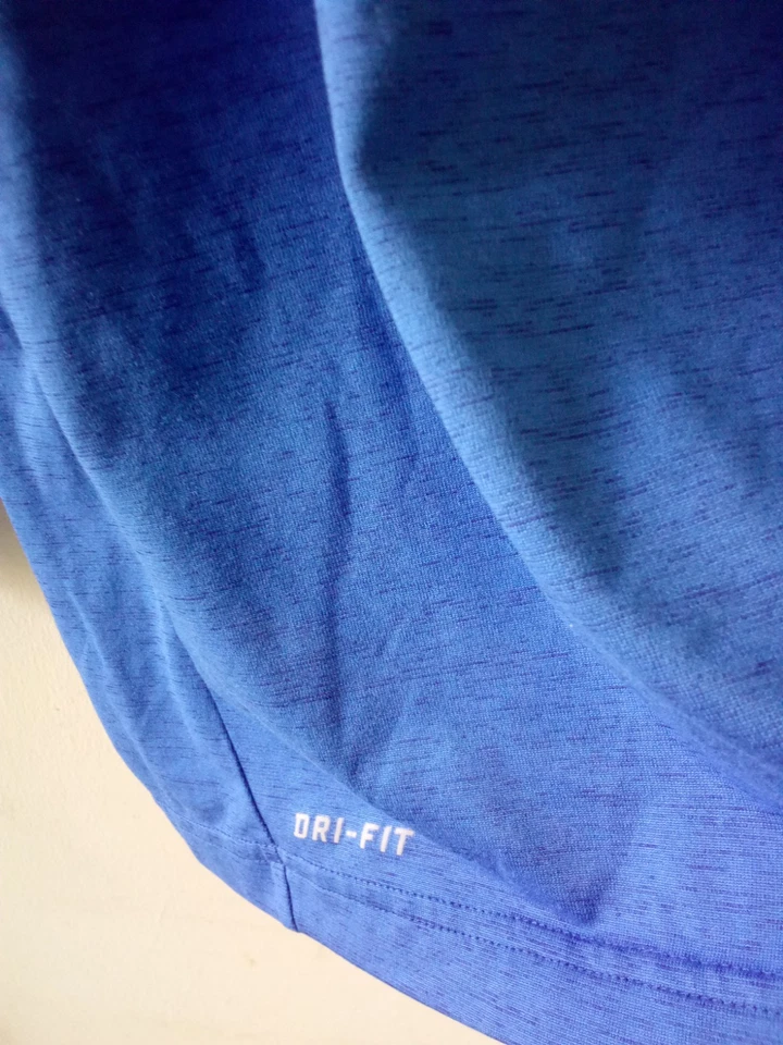 Camiseta gris manga larga Nike Legend Dri-Fit para hombre talla XXL azul real  Foto 2 de 4