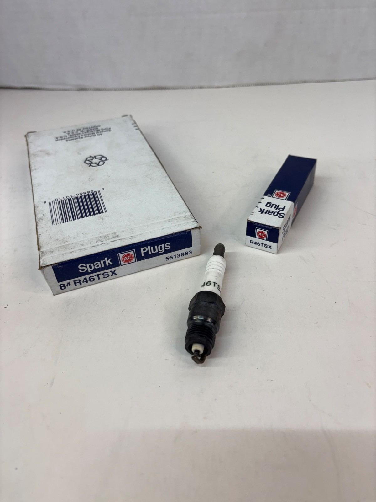 NOS AC DELCO # R46TSX GM # 5613883 8 SPARK PLUGS
