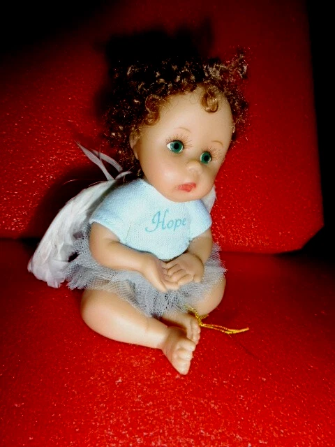 ASHTON DRAKE 4 INCH RESIN ANGEL "I WISH YOU HOPE" WITH HANG TAG - Image 3 of 4
