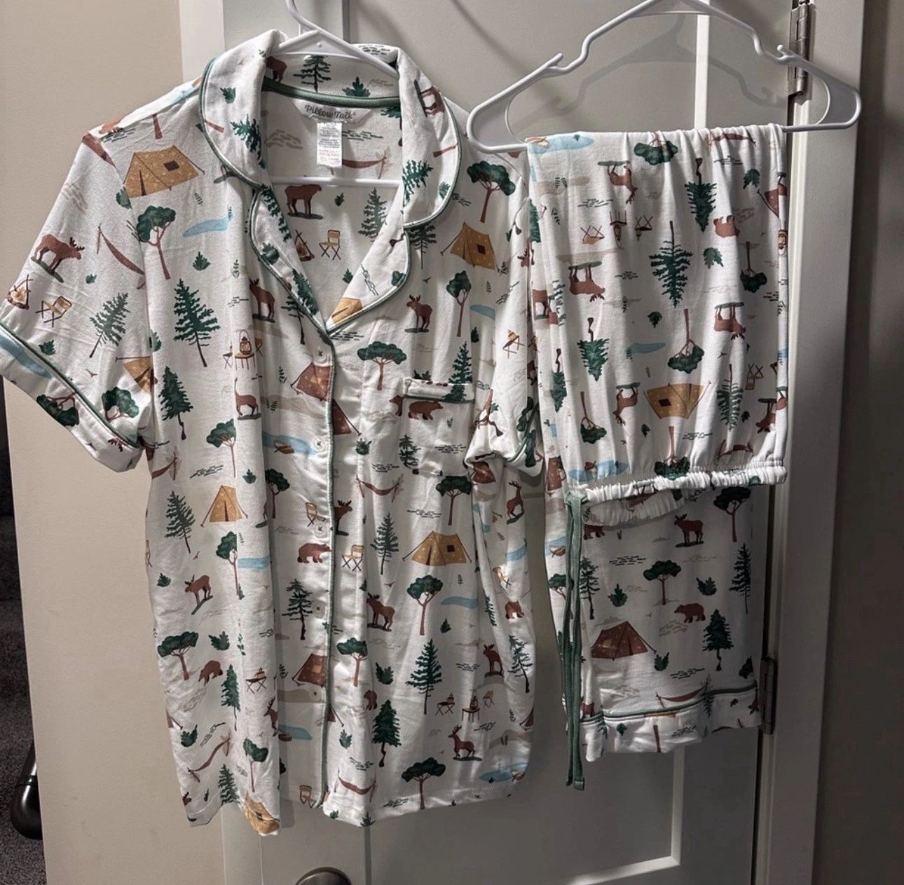 Pillow Talk Women’s XL Camping Print Pajama Set Button Front Drawstring Pants
Opens in a new window
