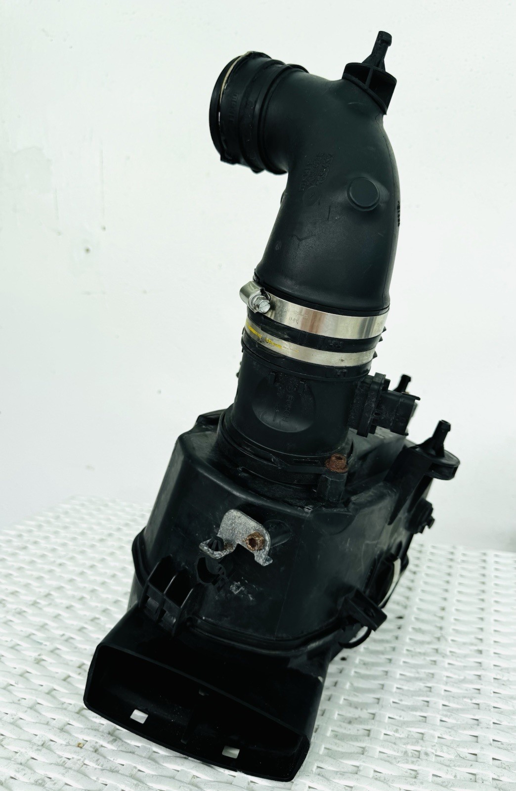 Maserati Ghibli RH Air Box + Bosch MAF Sensor OEM 2014–2020