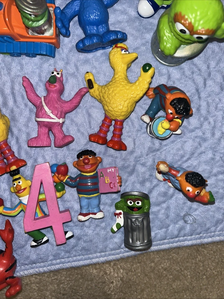 Lote #4 de peluche de figuras de Plaza Sésamo cumpleaños y topadora de metal 1982 vintage Foto 3 de 4