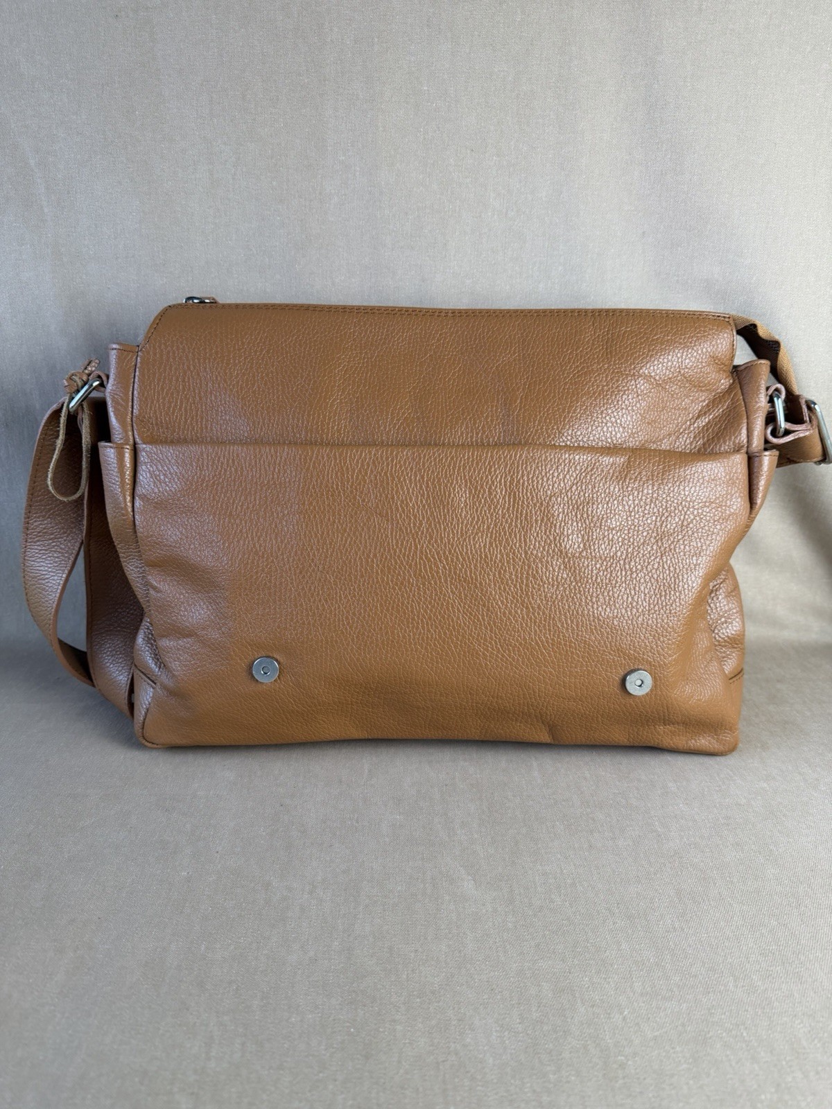 PELL ITALY LEATHER MESSENGER BAG Unisex Camel Color With Adjustable Strap