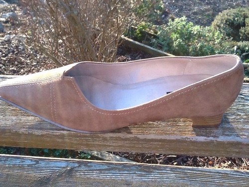 Court Shoe Tan Suede UK 7.5 Low Wood Heel Pointed Toe Vintage PETER KAISER - Picture 2 of 19