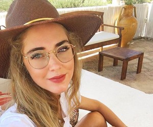 gold oval frame glasses