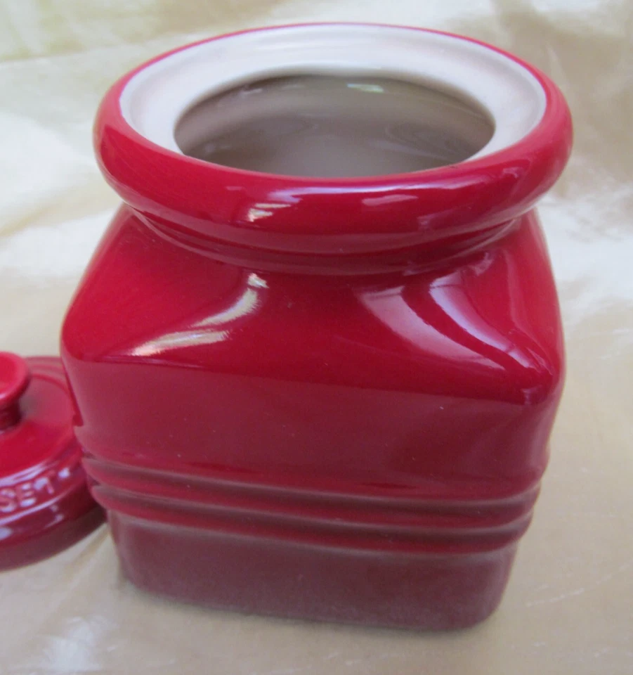 Le Creuset Stoneware Berry Jam Jar With Lid Cerise Unused VGC Red - No Spatula - Image 4 of 4