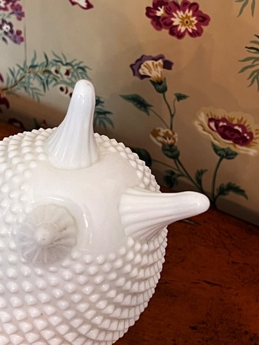 Vintage Fenton Hobnail Milk Glass Tripod 3 Toed Large Egg Vase - Picture 8 of 8