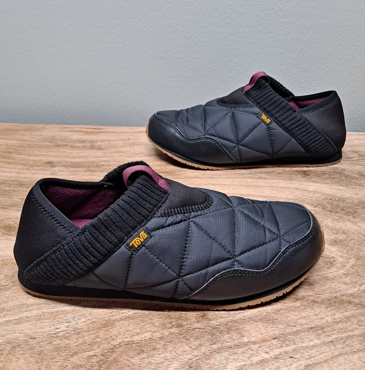 Teva Ember Moc Womens 10 Black Quilted Comfort Casual Slip  display picture 2