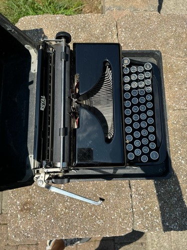 Vintage Royal Schreibmaschine tragbar mit Etui vor 1950er Jahren Größe Etui 13""x 12"" 6"" 14,6 Pfund - Bild 14 von 15