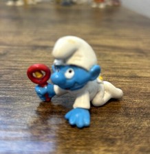 Smurfs 20203 Baby Smurf White Pajamas Figure w/Red Rattle 1984 Vintage Peyo Toy