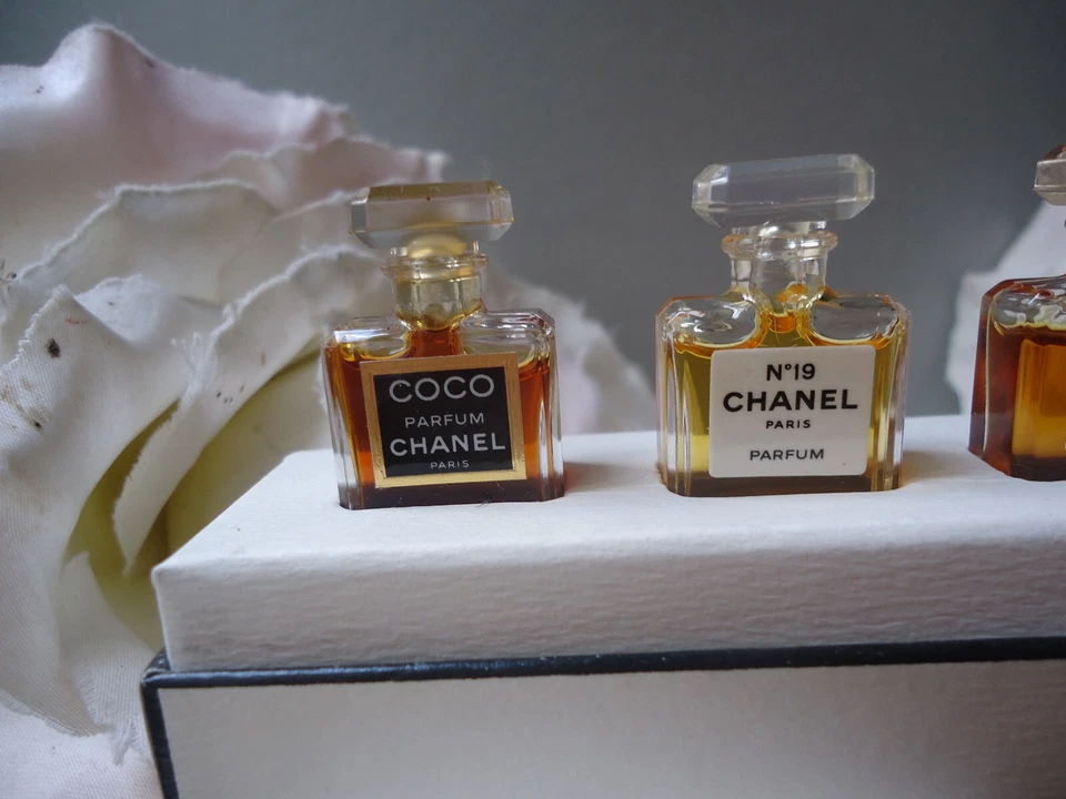 CHANEL PARFUM Vintage 1996 1.5ml Micro Mini No5 Allure Coco No19 New Perfect Box - Imagen 2 de 4