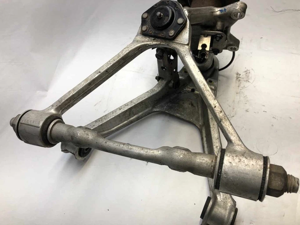 Chevrolet Corvette C4 1988-1990 conjunto de buje de nudillo de rodilla de pasajero delantero derecho Foto 4 de 4