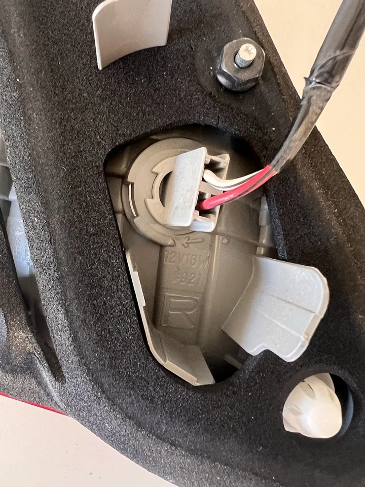 Luz trasera pequeña derecha híbrida Toyota Camry 2009 OEM - sección maletero Foto 2 de 4