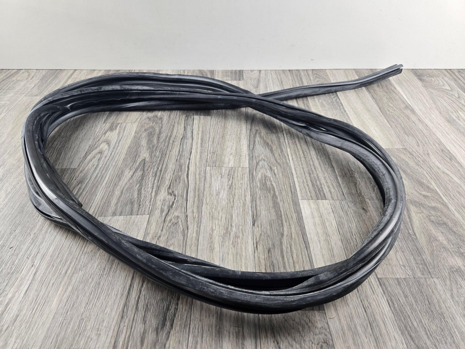 Rolls Royce & Bentley 1966-1989 Windshield Seal Waterstrip Rubber PW58458