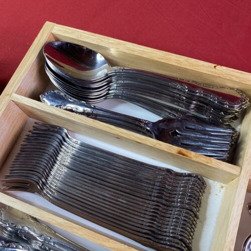 100+ Piece Set Of Vintage Distinction Deluxe Stainless By Oneida HH - Picture 2 of 14