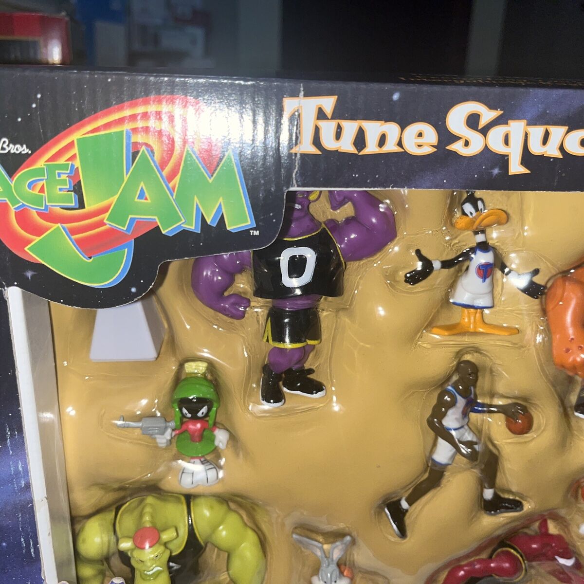 Rare SPACE JAM TUNE SQUAD VS MONSTARS FULL COURT GIFT SET Rare SPACE JAM TUNE SQUAD VS MONSTARS FULL COURT GIFT SET