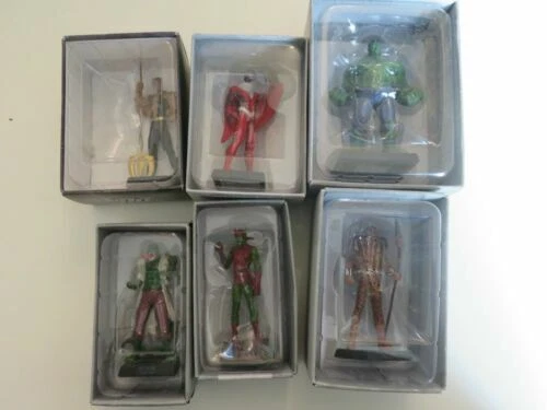 Figurines de héros de BD en plomb