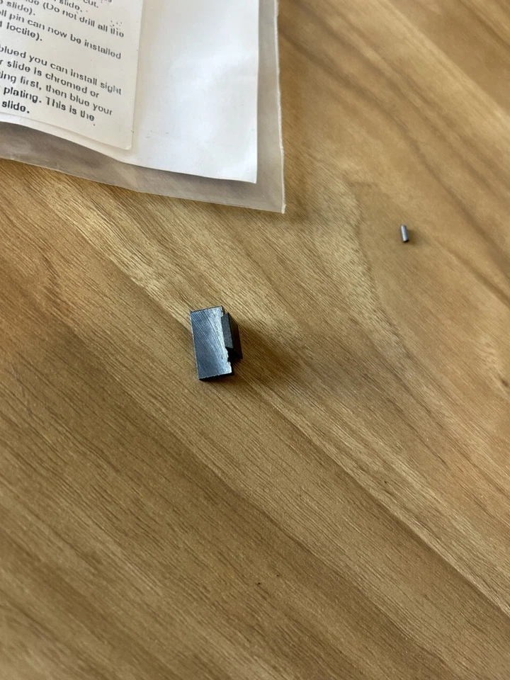 Pistola COLT modelo 1911, mira delantera cola de milano negra lisa Les Baer, NUEVA, 19-207 Foto 3 de 4