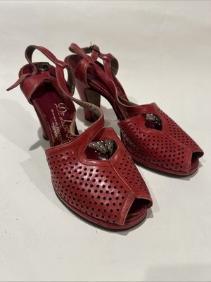 Vintage 1950s Unique Red Peep Toe Cross Strap Heels Size 8 VLV Pinup Style