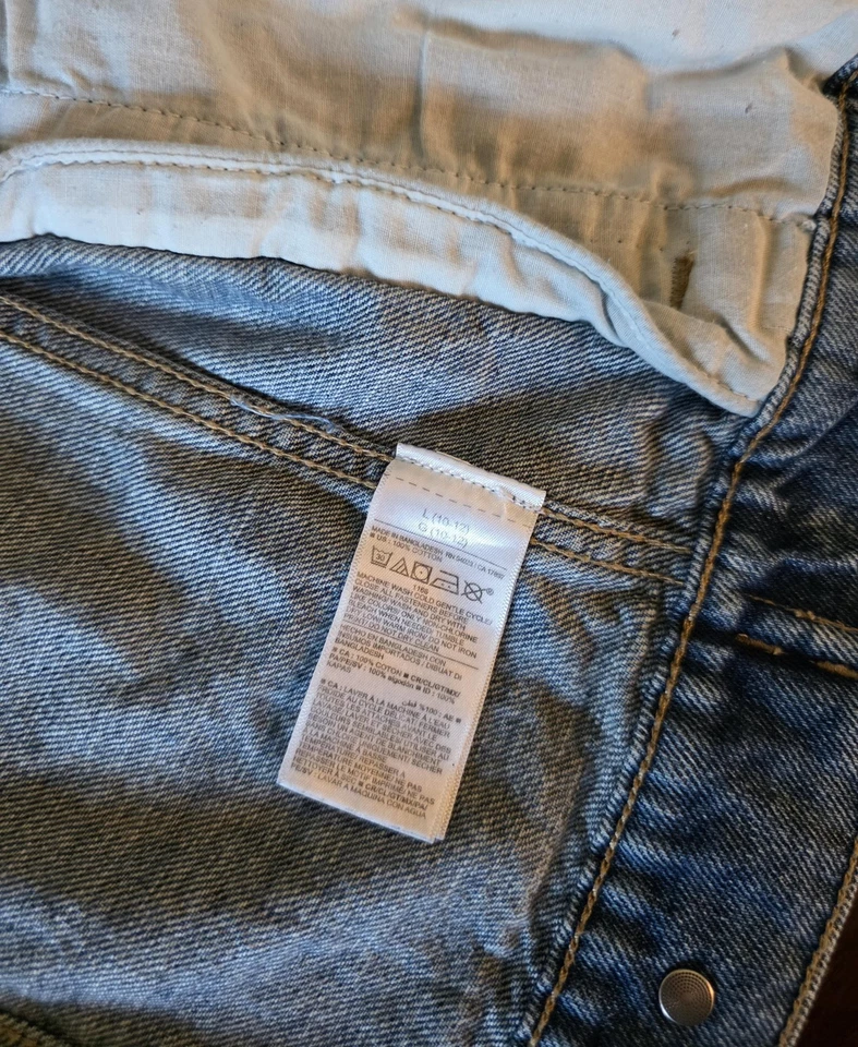 Jaqueta jeans Old Navy juvenil grande 10-12 azul caminhoneiro desgastado sorridente - Imagem 4 de 4