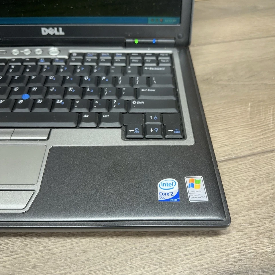 Laptop Dell D620 / 2,00 GHz / 4 GB / Windows XP / WIFI / DVD / ¡Muy rápida! RS232! Foto 2 de 4