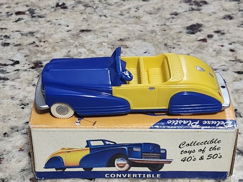 NEW in box Dimestore Dreams Deluxe Plastic 1:43 Scale CONVERTIBLE CAR & Booklet - 第 1/10 張圖片