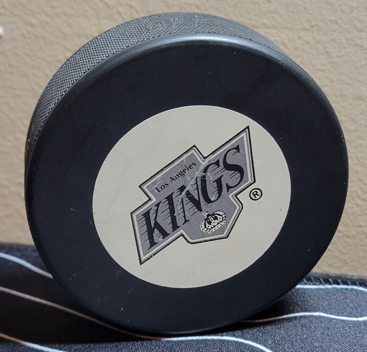 Los Angeles Kings Official NHL Logo Hockey Puck - Made In Slovakia - Vegum