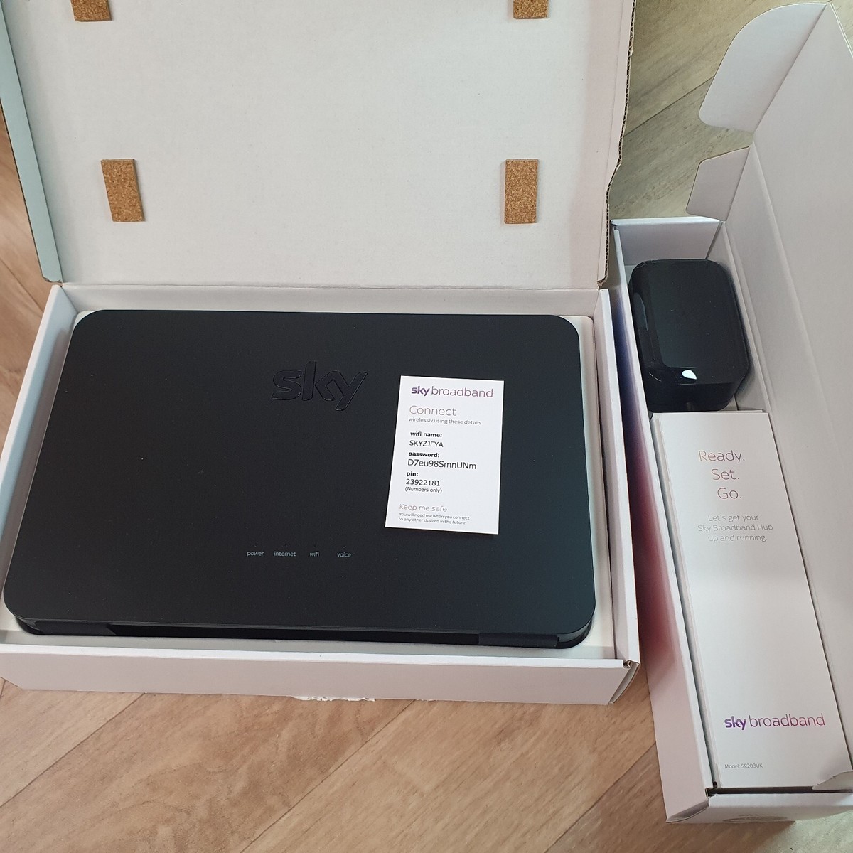 Sky Broadband Wireless Hub Router with WiFi Model SR203