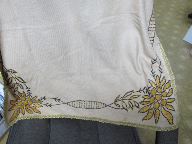 ""LARGE FLORAL CORNERS - HAND EMBROIDERED TABLE CENTERPIECE, TOPPER"" - VINTAGE