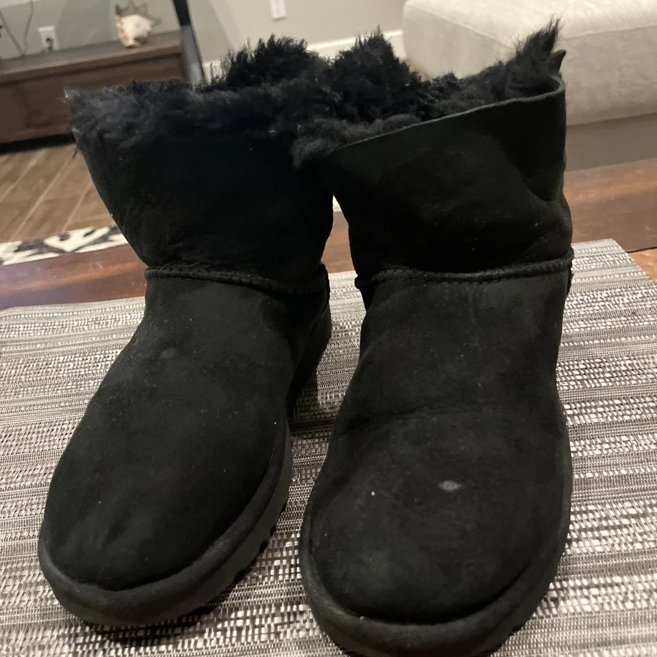 UGG Australia Boots Womens 8 Bailey Bow Short Winter Black Suede Sherpa 1016501 - Image 2 of 4