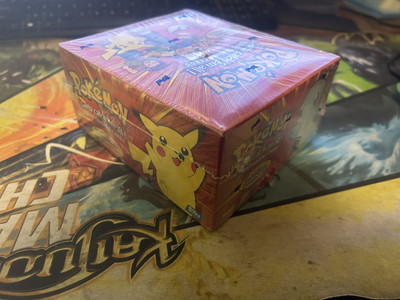 Vintage 1999 Topps Pokmon Series 1 Booster Pack - Red Logo, Sealed From Box  (Mewtwo)