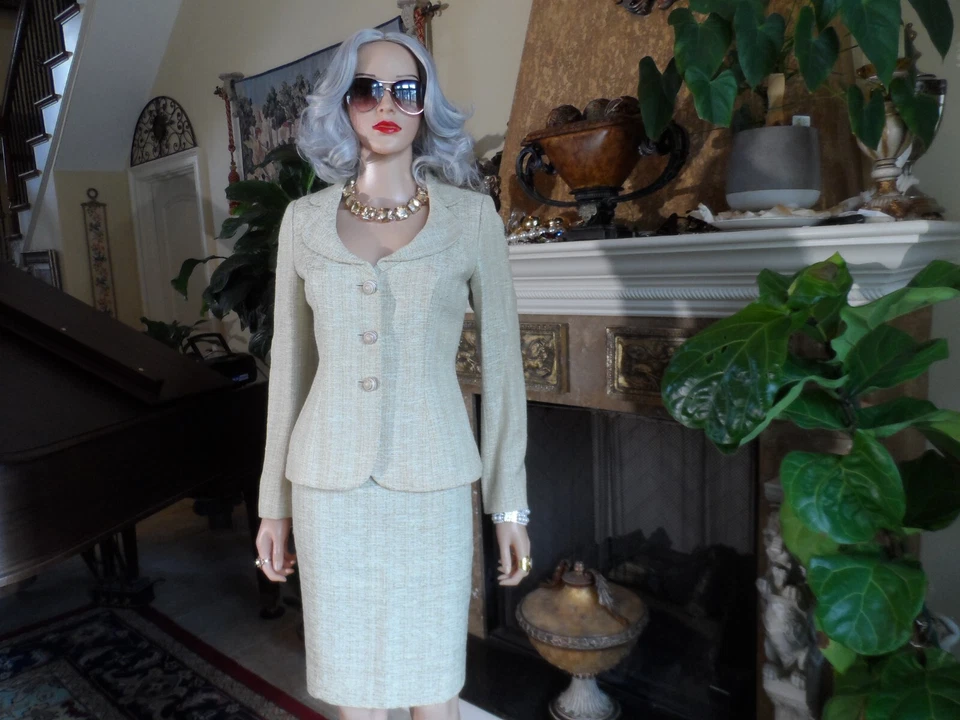 Traje Falda Tweed Moschino CheapandChic Amarillo/Beige Talla US 8 Foto 2 de 4