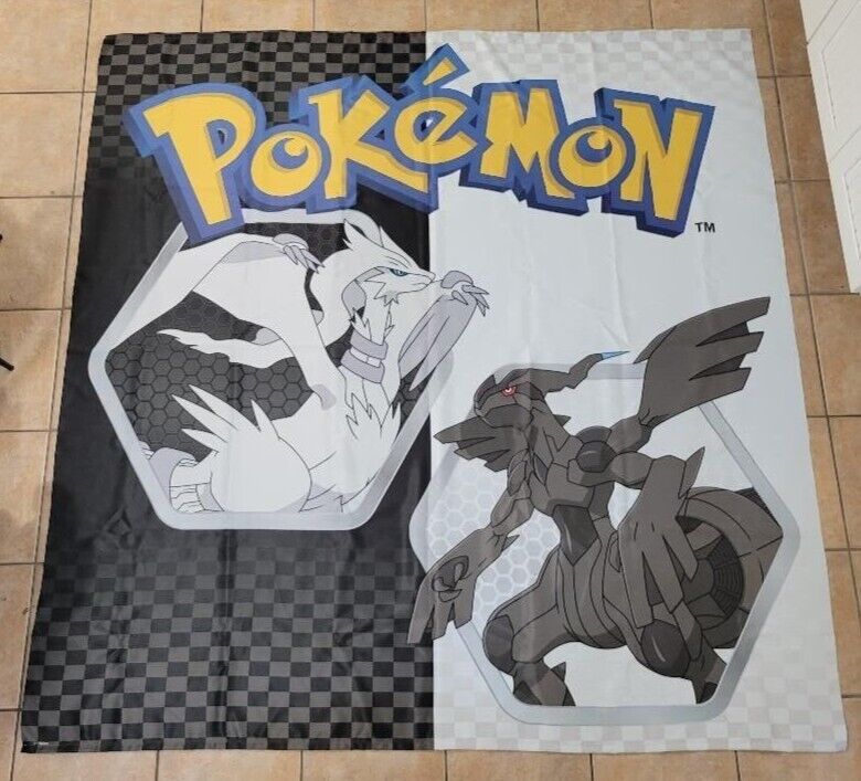 Pancarta/Póster Pokémon Blanco y Negro Extremadamente Raro Toys R Us Tela 6' x 6'
