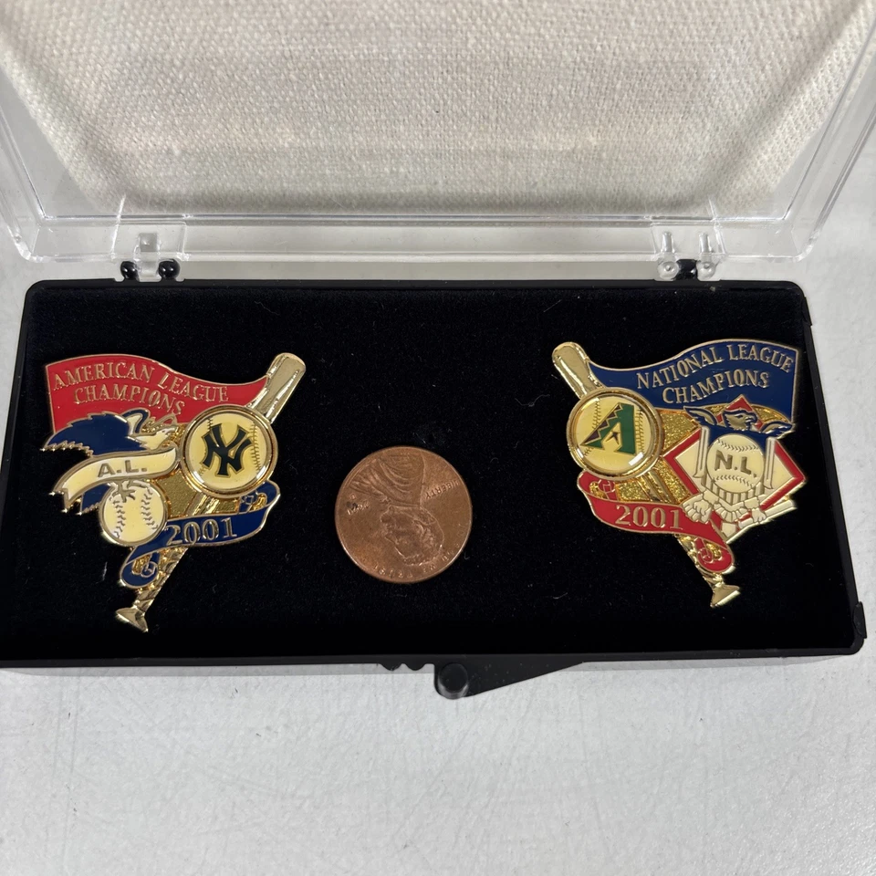 2001 World Series Diamondbacks Yankees Commemorative Pins - Image 2 of 4