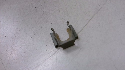 1X Halteklammer Halter Einspritzventil Ford Fiesta 1.3 Bj 2005 JH1/JD3 2680300