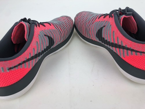 Nike - Roshe Two Flyknit Hot Punch Dark Grey Running Shoe - Youth 7 - 844620-601 - Picture 4 of 8