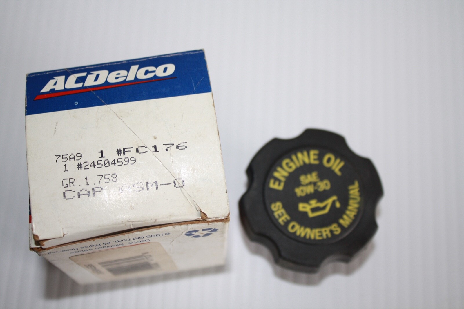 GM 24504599 ACDELCO FC176 ENGINE OIL FILLER CAP SAE 10W-30 | eBay