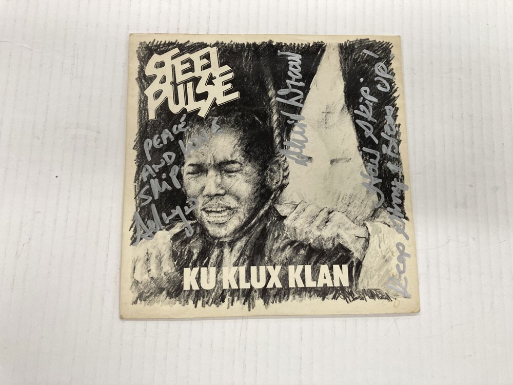 KKK STEEL PULSE KU KLUX KLAN VINYL 8.0, SLEEVE 6.0 SIGNED BY